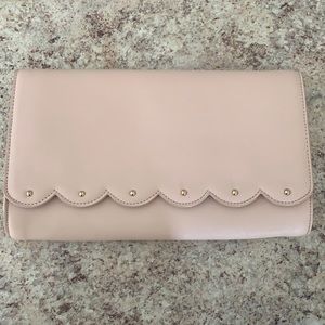 Medium size clutch